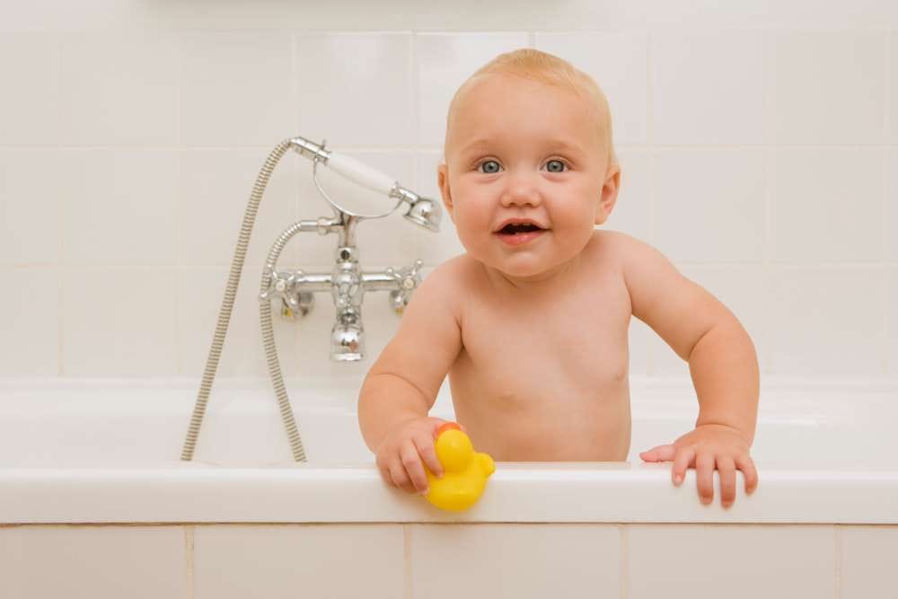 چگونه نوزاد خود را حمام کنید