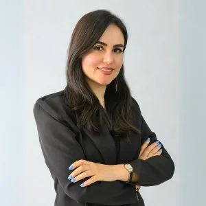 سارا موسوی کاشت مژه