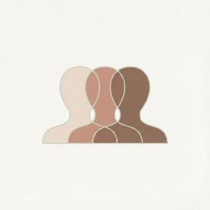 تصویر مینیمال سه شکل انسانی با رنگ‌های مختلف پوست نمایانگر تنوع طبیعی ملانین